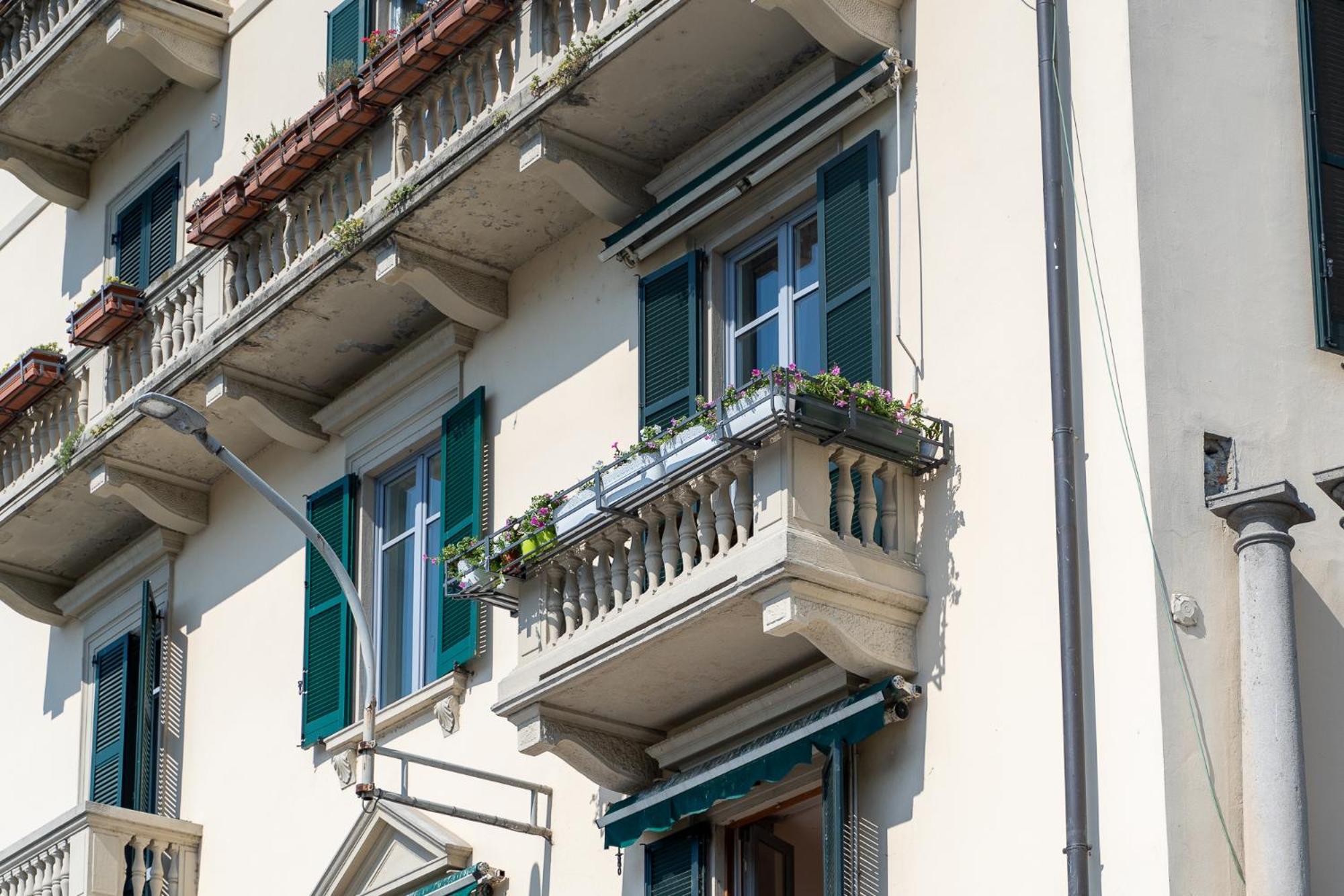 Appartamento Esclusivo Fronte Lago, In Centro A Como Con Garage Exterior photo