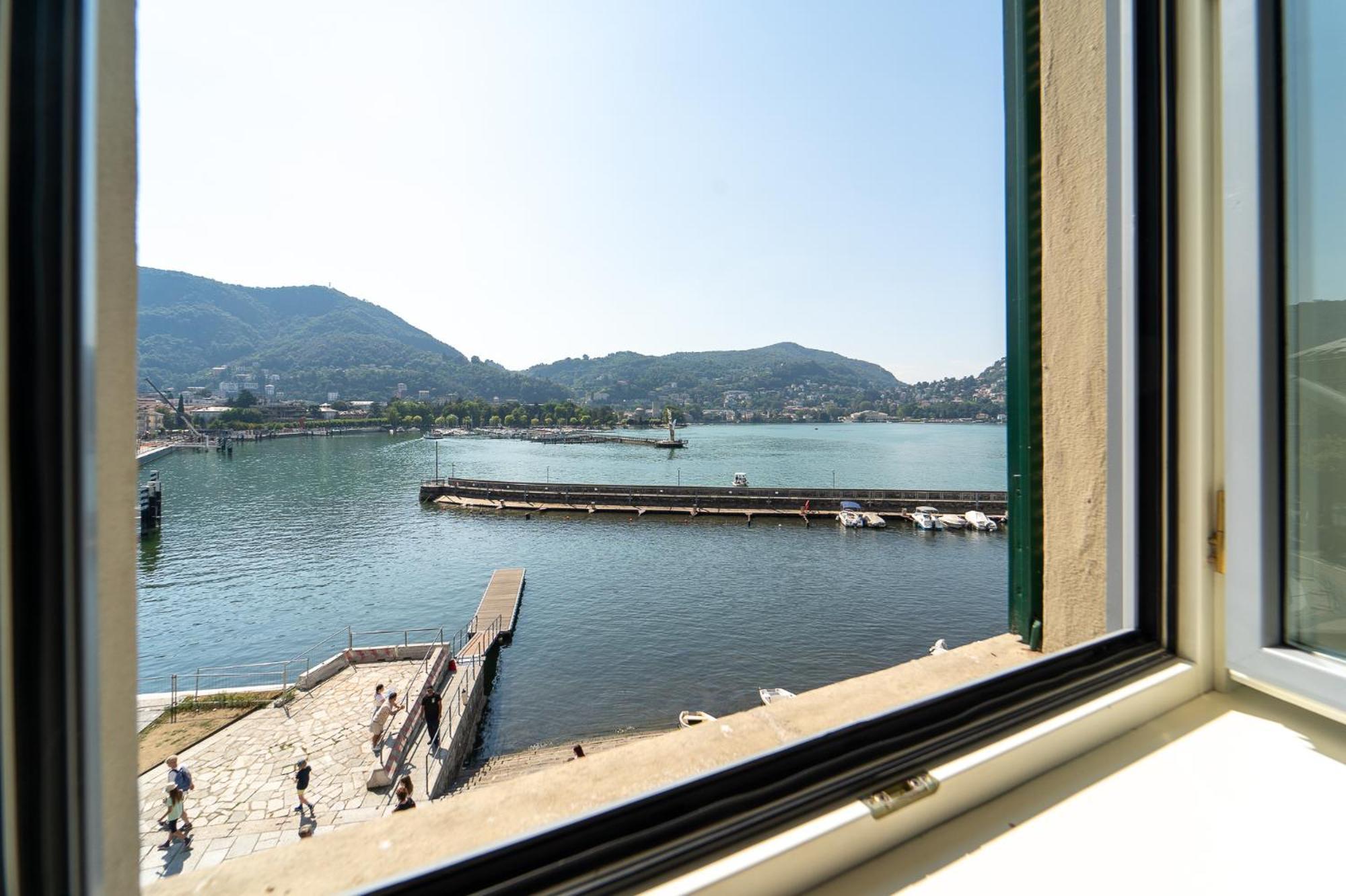 Appartamento Esclusivo Fronte Lago, In Centro A Como Con Garage Exterior photo